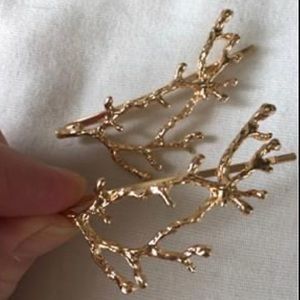 Wedding hair! Twig hair clips & sweet bobby pins.